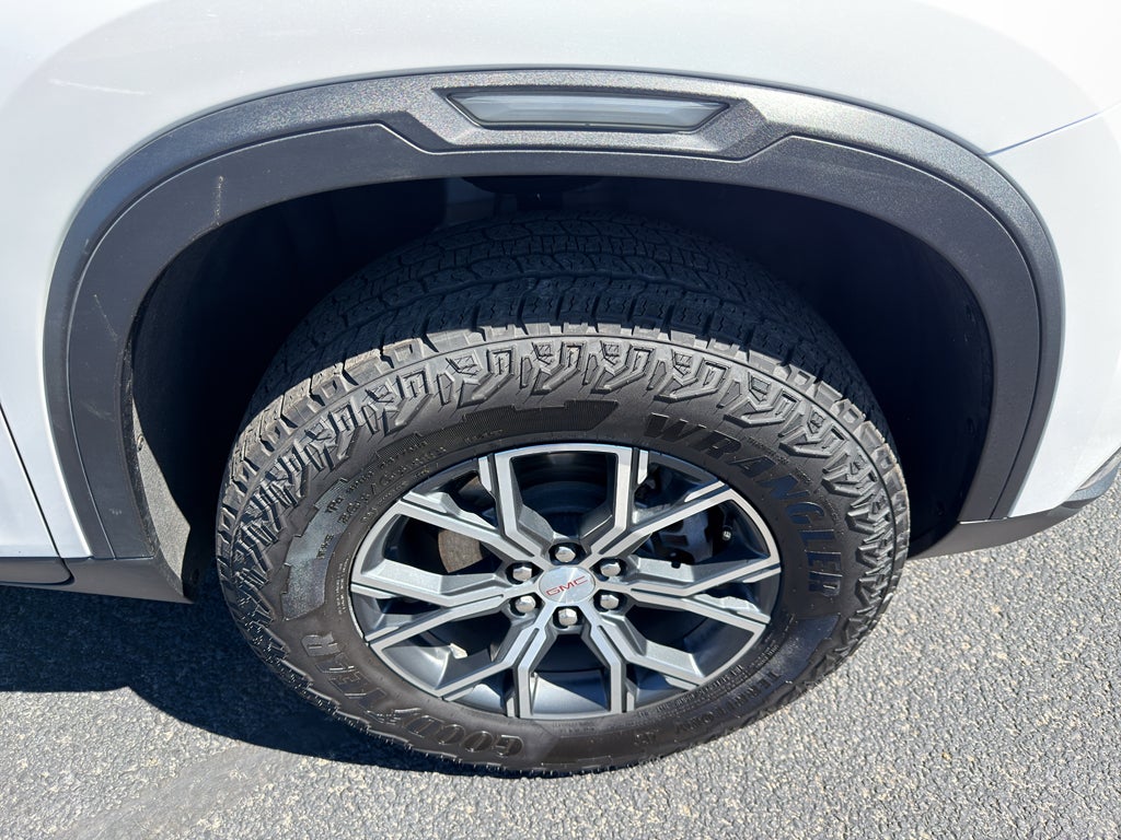 2024 GMC Acadia AT4