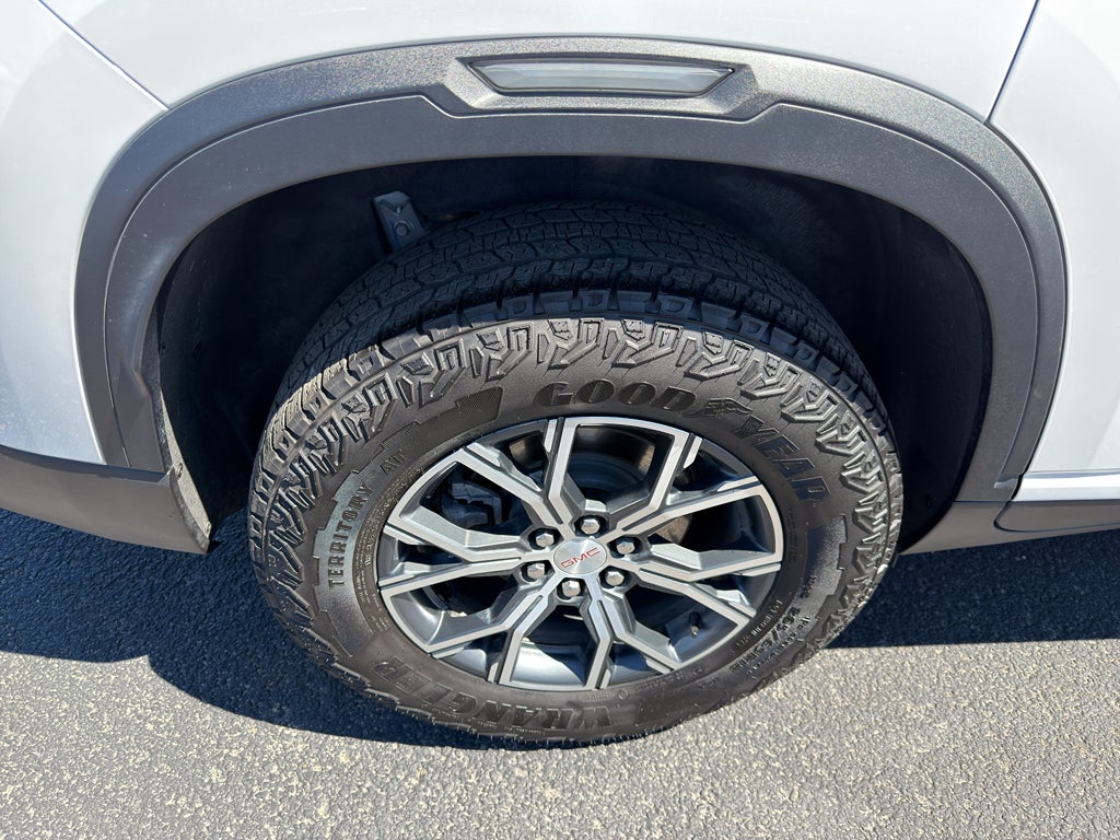 2024 GMC Acadia AT4