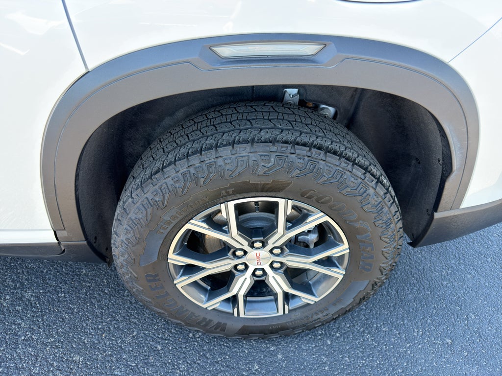 2024 GMC Acadia AT4