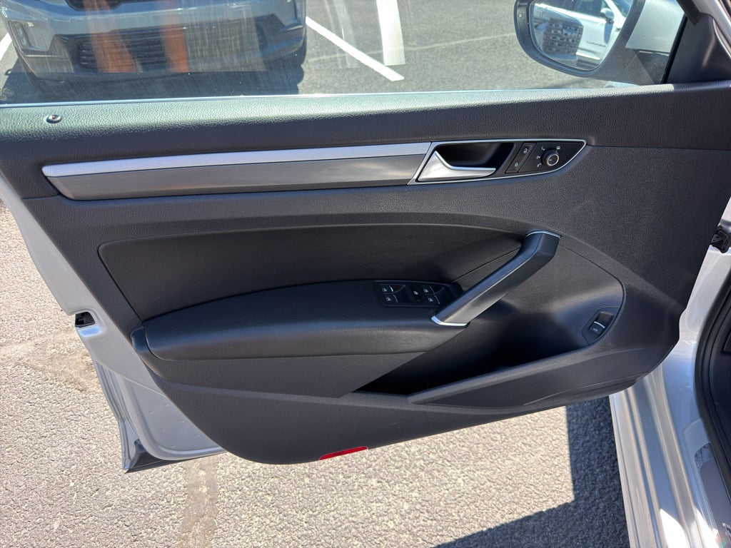 2017 Volkswagen Passat R-Line w/Comfort Pkg