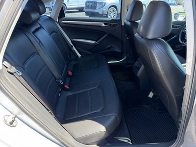 2017 Volkswagen Passat R-Line w/Comfort Pkg
