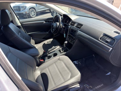 2017 Volkswagen Passat R-Line w/Comfort Pkg