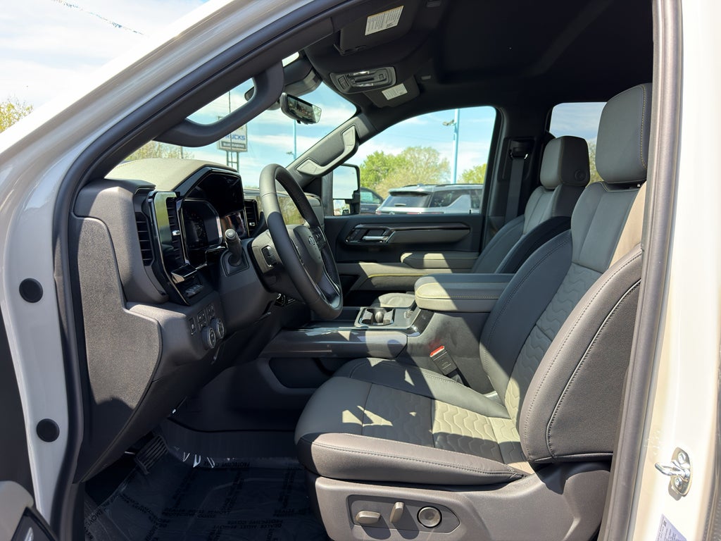 2026 Chevrolet Silverado 2500 HD ZR2 - Photo 17