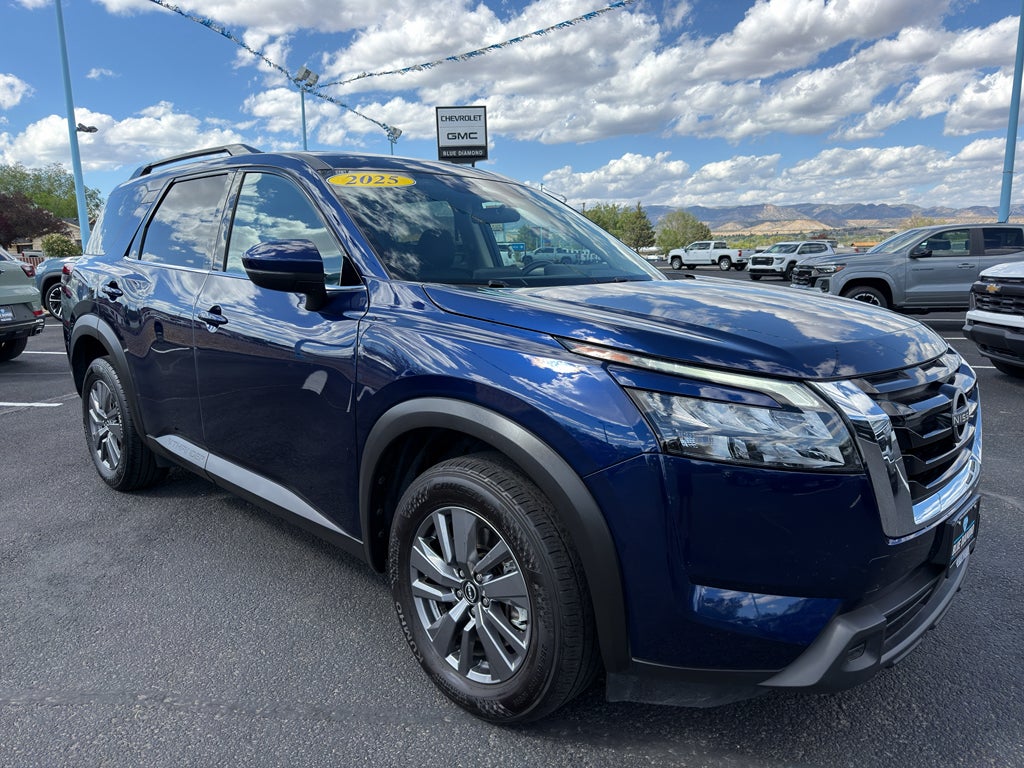 2025 Nissan Pathfinder SV 4WD's photo