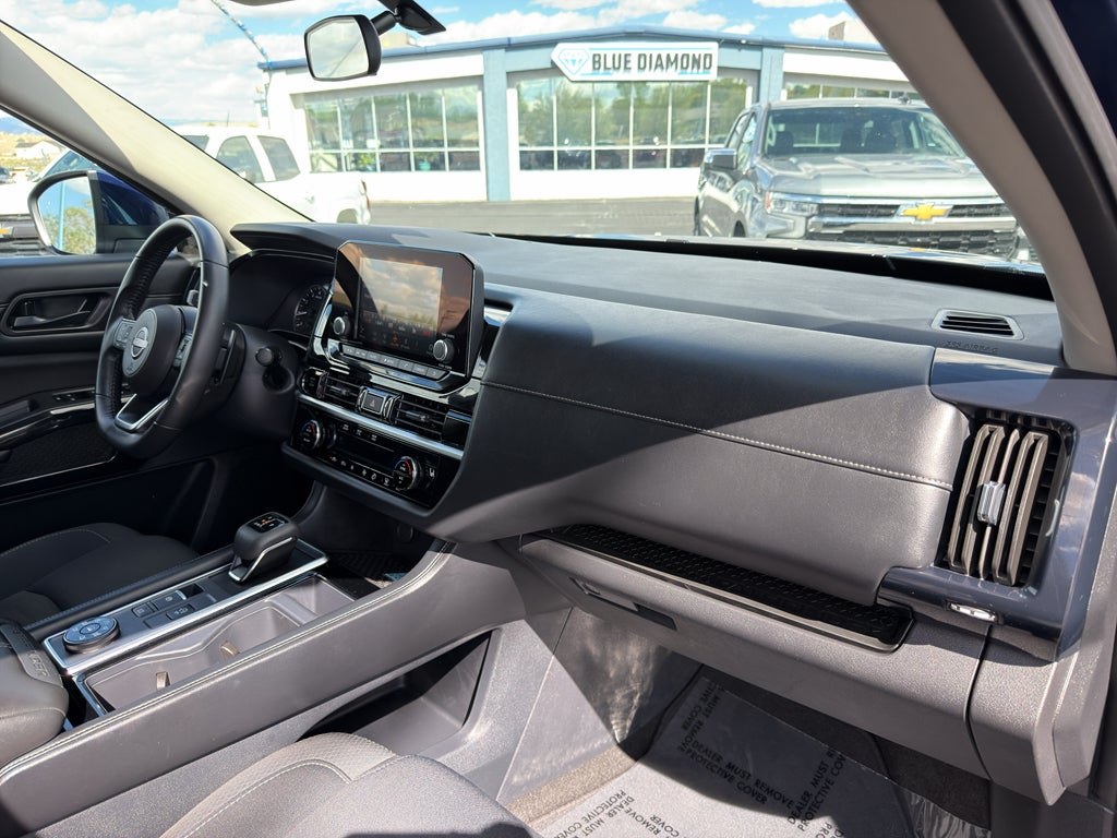 2025 Nissan Pathfinder SV
