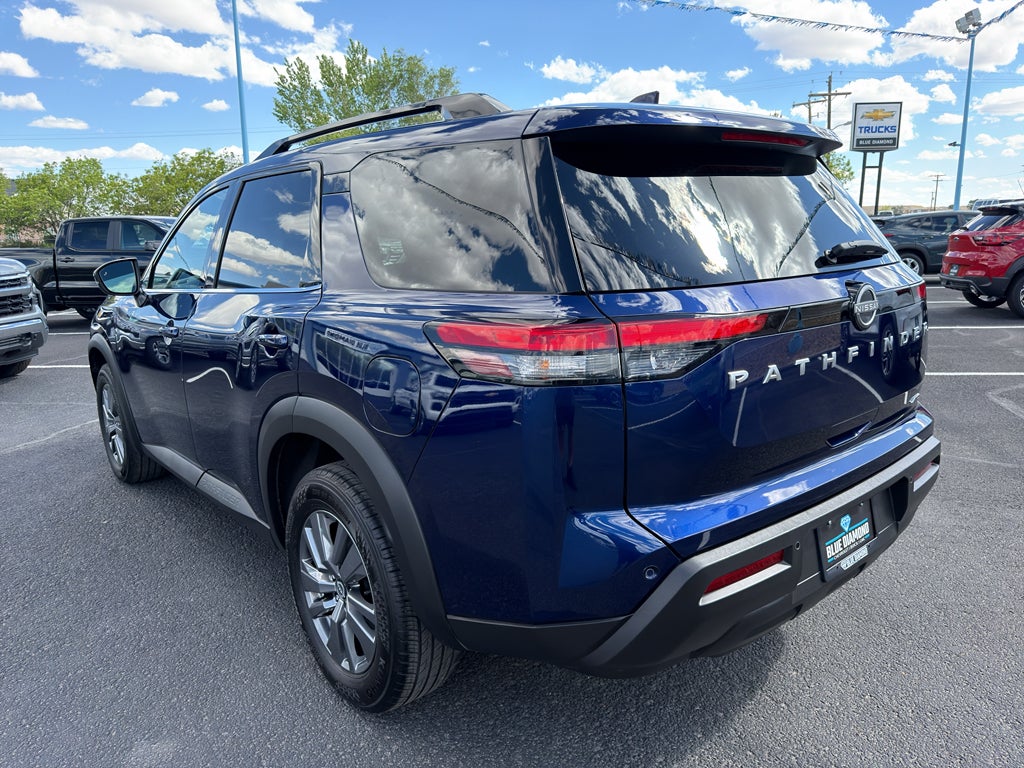 2025 Nissan Pathfinder SV