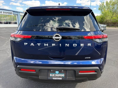 2025 Nissan Pathfinder SV