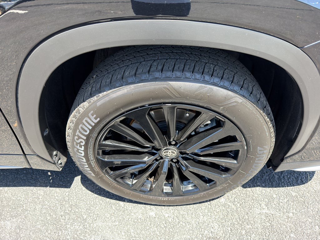 2025 Toyota Highlander LE