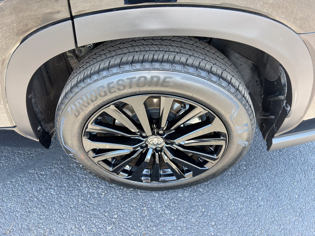 2025 Toyota Highlander LE