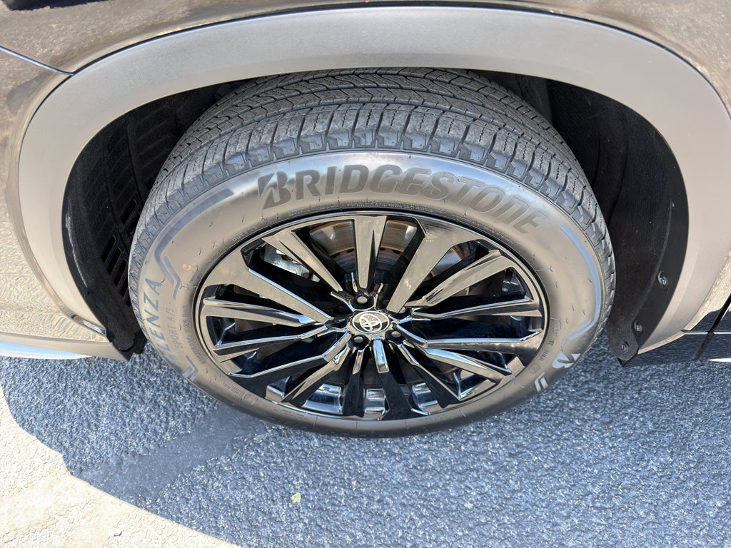 2025 Toyota Highlander LE