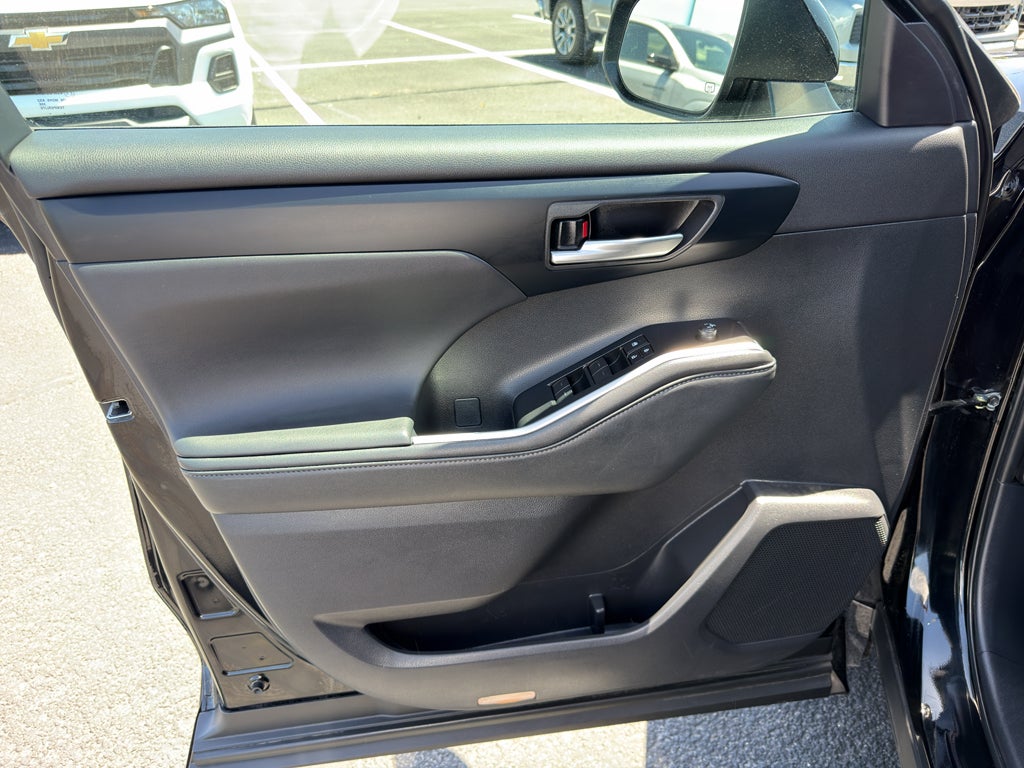 2025 Toyota Highlander LE