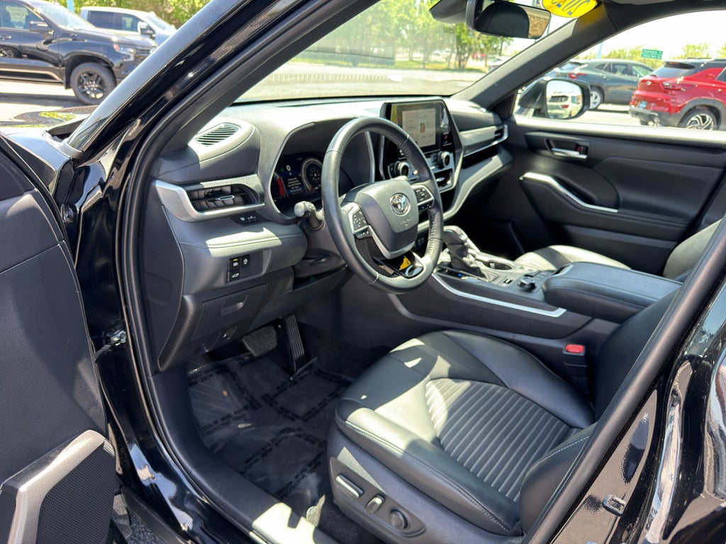 2025 Toyota Highlander LE