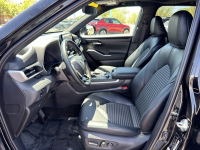 2025 Toyota Highlander LE