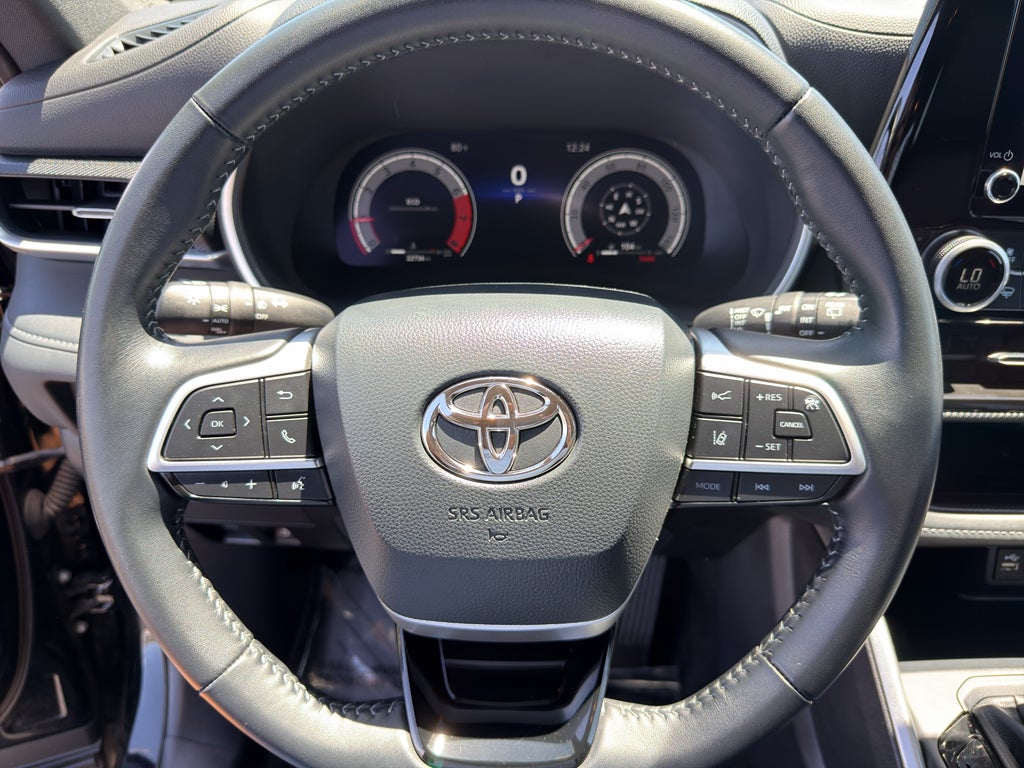 2025 Toyota Highlander LE