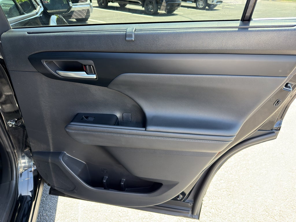 2025 Toyota Highlander LE