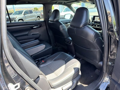 2025 Toyota Highlander LE