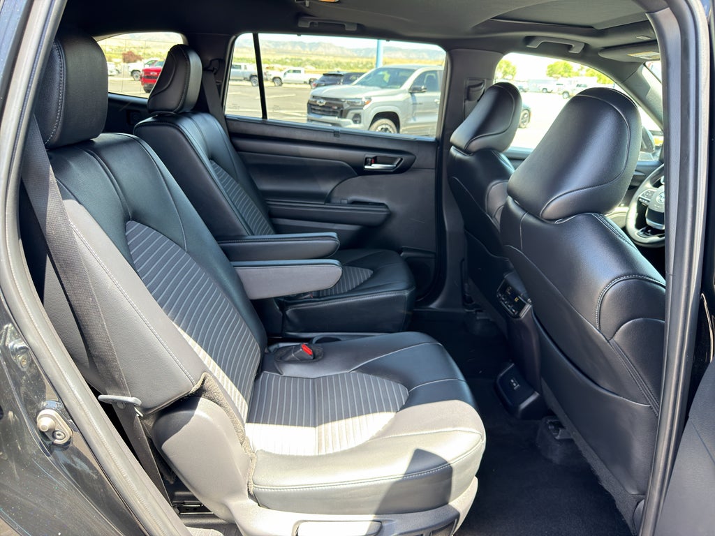 2025 Toyota Highlander LE
