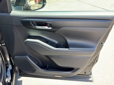2025 Toyota Highlander LE