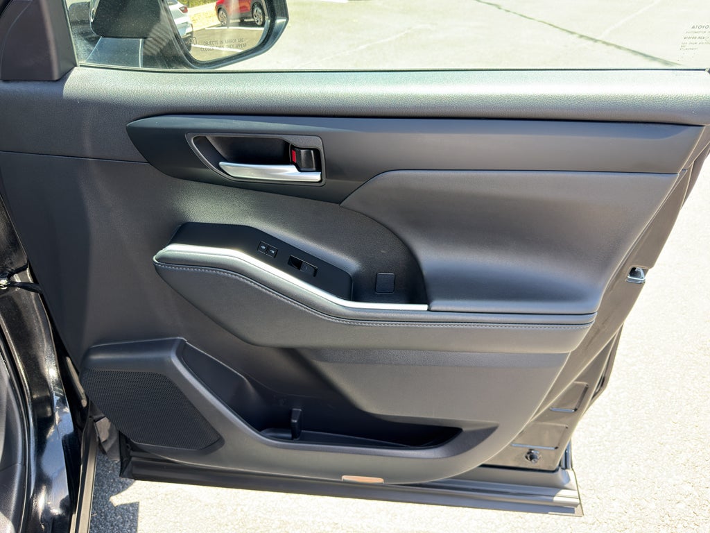 2025 Toyota Highlander LE