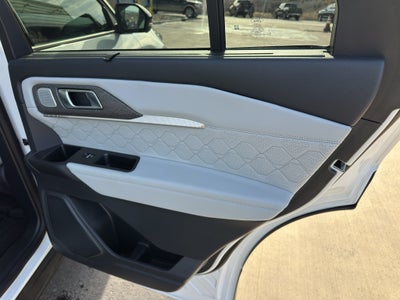 2025 Ford Explorer Platinum