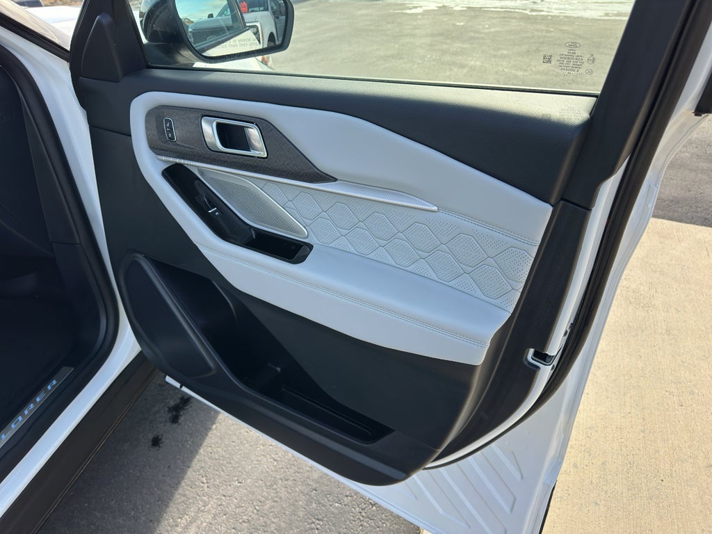 2025 Ford Explorer Platinum