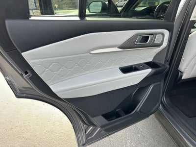 2025 Ford Explorer Platinum