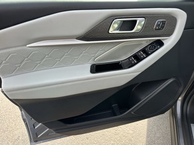 2025 Ford Explorer Platinum