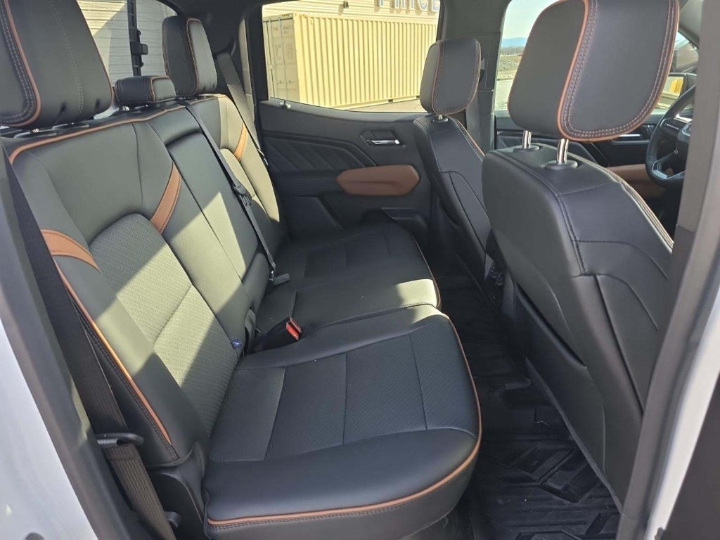 2025 GMC Canyon 4WD AT4