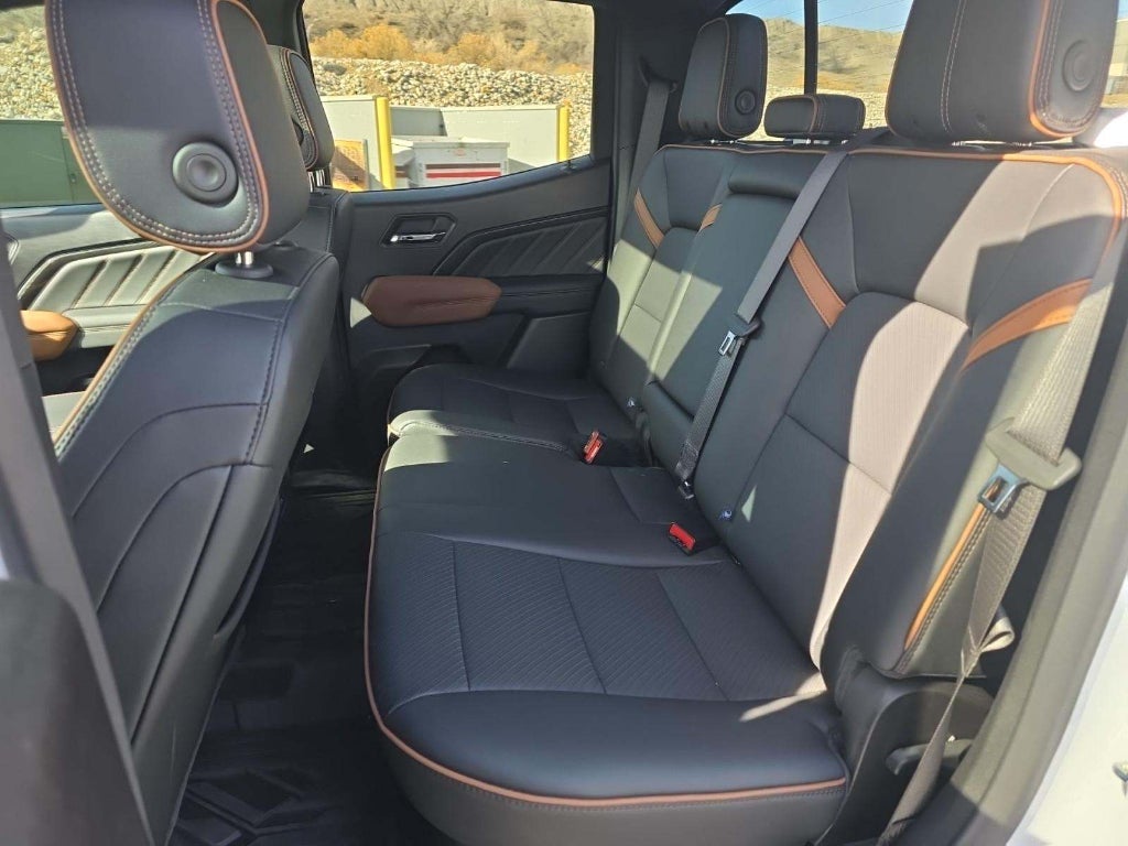 2025 GMC Canyon 4WD AT4