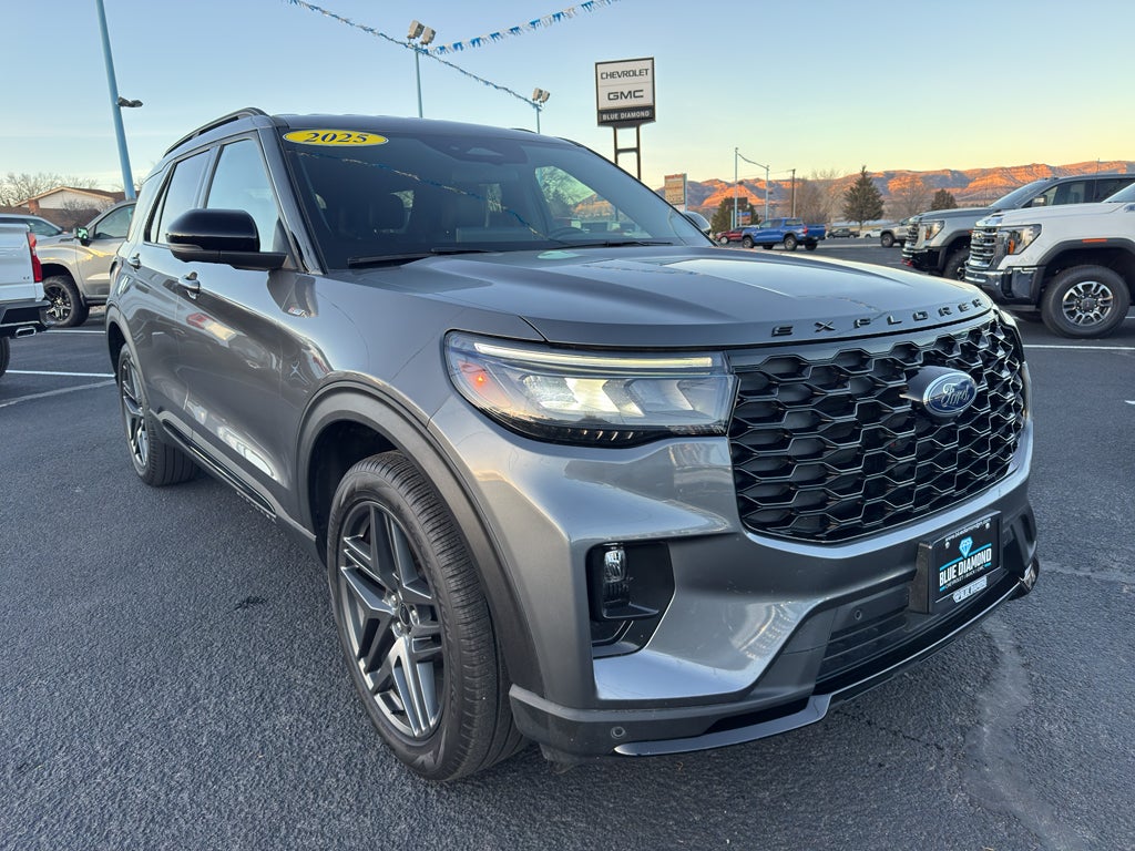 2025 Ford Explorer ST-Line