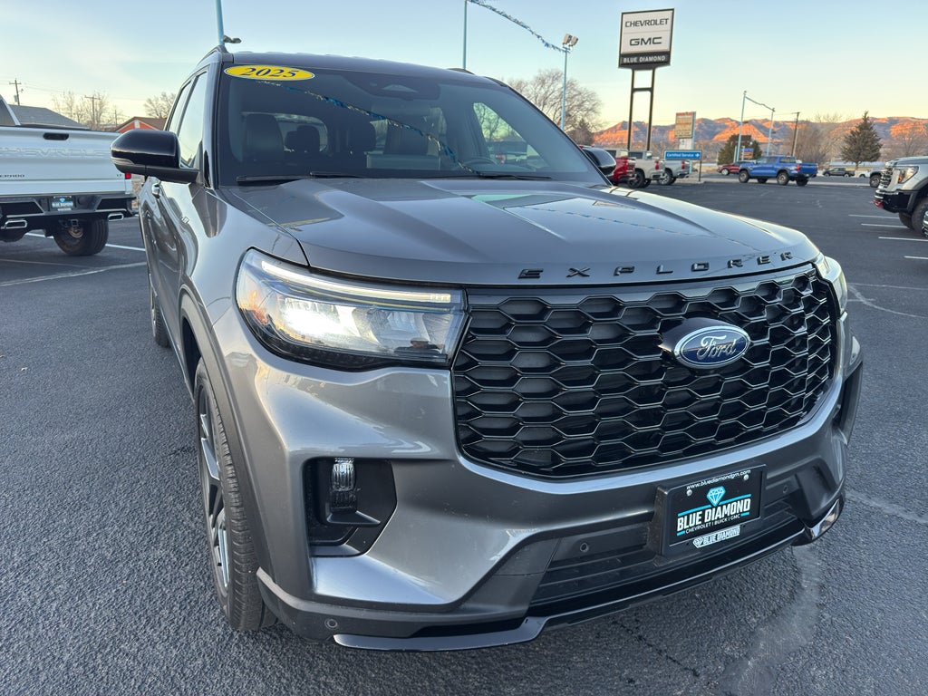 2025 Ford Explorer ST-Line