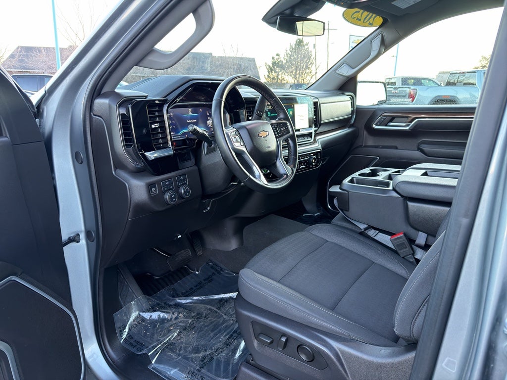 2025 Chevrolet Silverado LT