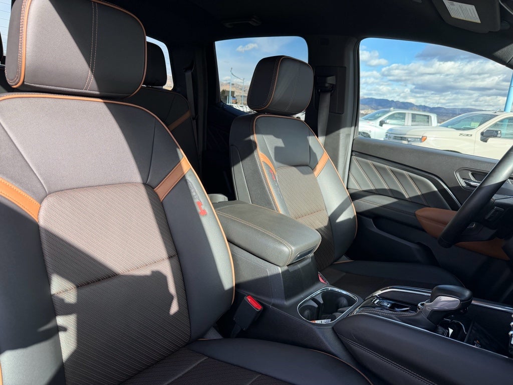 2023 GMC Canyon 4WD AT4